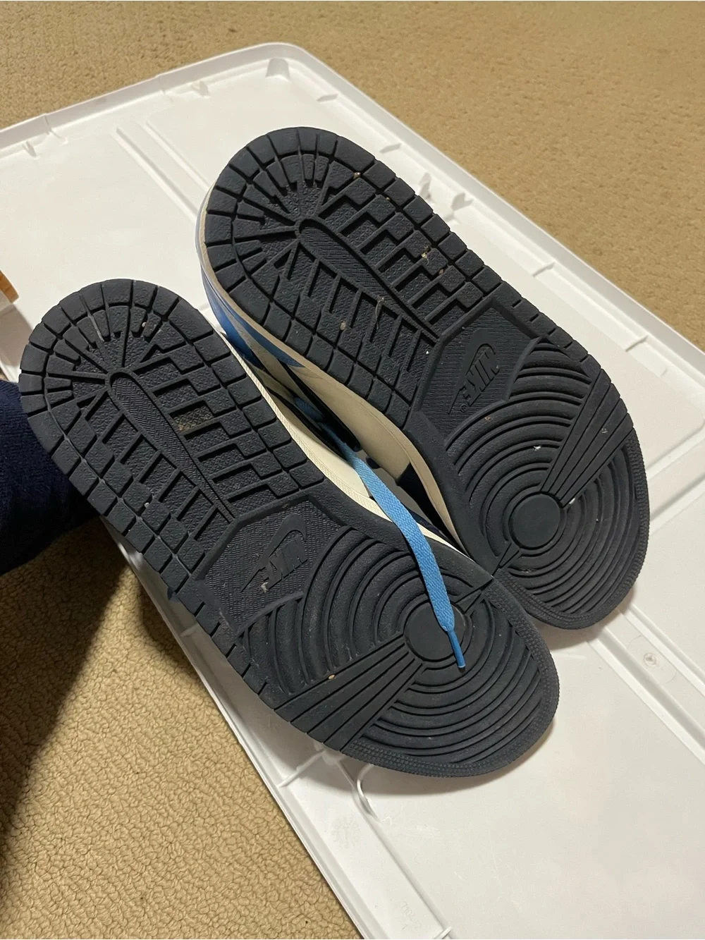 Nike Air Jordan 1 Retro OG High Obsidian UNC 2019 Size 12 555088–140